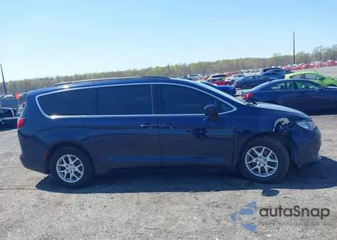 2020 Chrysler Voyager Lxi из США, поврежденный, VIN 2C4RC1DGXLR198575